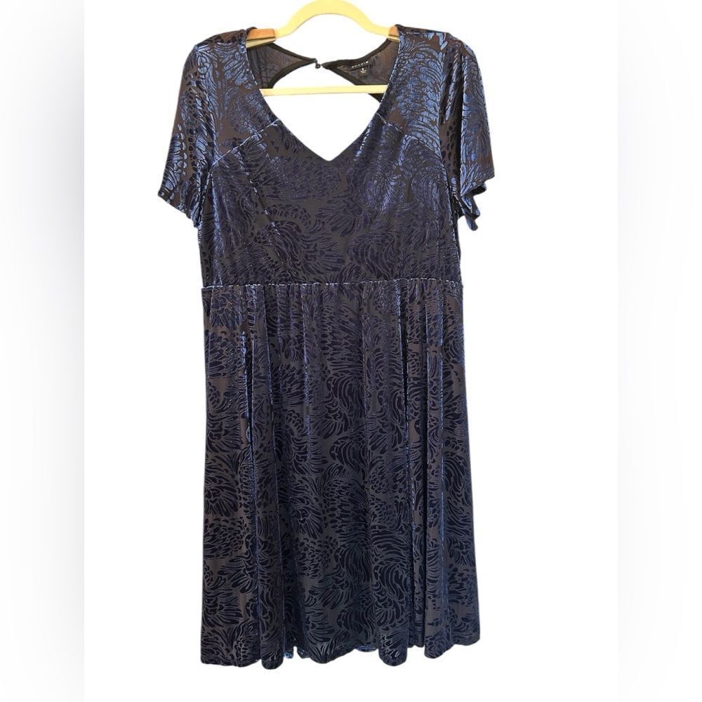 Torrid NAVY Blue Purple Print Velvet V-Neck Short Sleeve keyhole Dress Size 1X